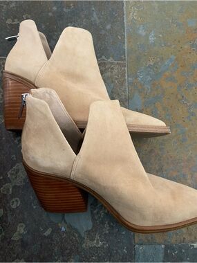 VINCE CAMUTO Ankle Booties in Beige Suede NWT 3 inch heel! Stylish and cute!